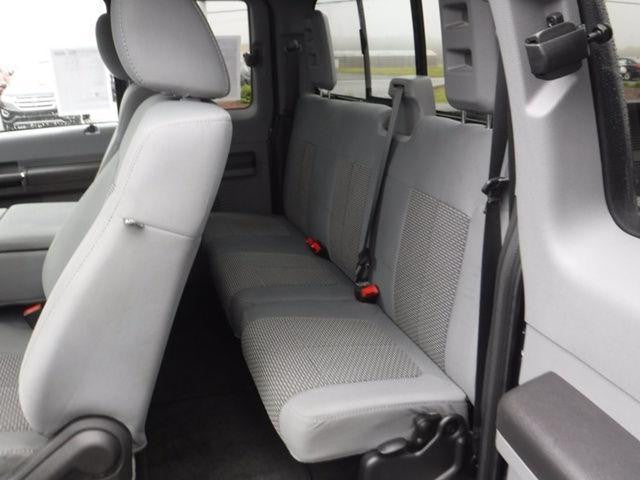 Ford F-250/350 Extended Cab Rear 40/60 with a Solid Back